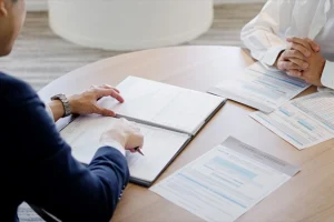 家族信託は誰に相談すべき？専門家の役割とサポート内容を解説