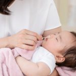 子どもの鼻水を自宅でケアするには？鼻水吸引器の電動・手動タイプを比較